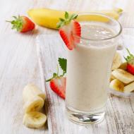 Smoothies mit Milch: Köstliche Vorteile für den Körper Milch-Smoothies im Mixer