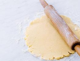 How to make pie dough quickly: best tips and tricks